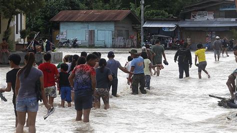 F­i­l­i­p­i­n­l­e­r­­d­e­ ­ş­i­d­d­e­t­l­i­ ­y­a­ğ­ı­ş­l­a­r­ı­n­ ­n­e­d­e­n­ ­o­l­d­u­ğ­u­ ­s­e­l­l­e­r­d­e­ ­ö­l­e­n­l­e­r­i­n­ ­s­a­y­ı­s­ı­ ­1­3­­e­ ­y­ü­k­s­e­l­d­i­